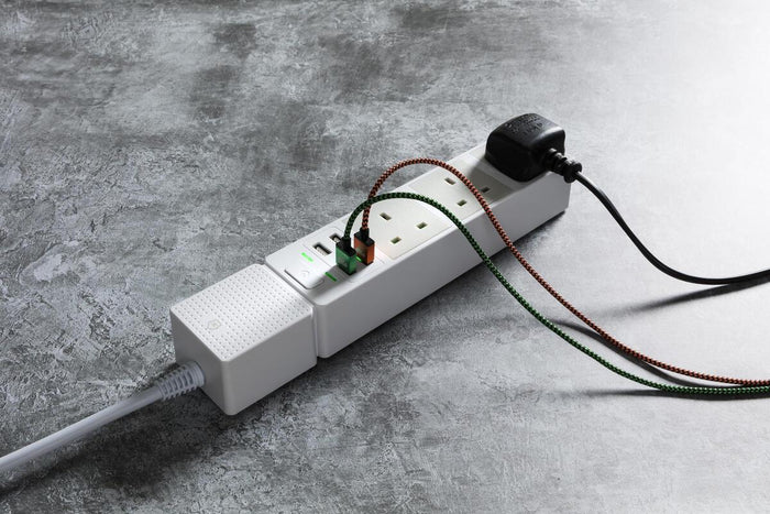 Knightsbridge 3GKW Surge Protected Smart Extension Lead with Quad USB
